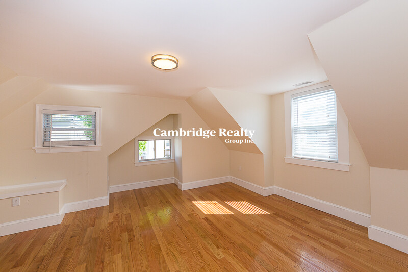 5 bed, 3 bath apartment for rent at 11 Winter Hill Rd Unit 2, South Medford — photo 9 of 29