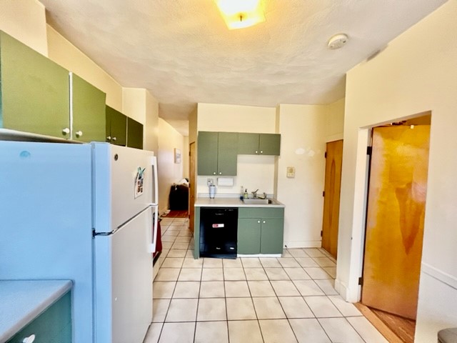 2 bed, 1 bath apartment for rent at 4 Baldwin Pl Unit 4, North End — photo 9 of 13
