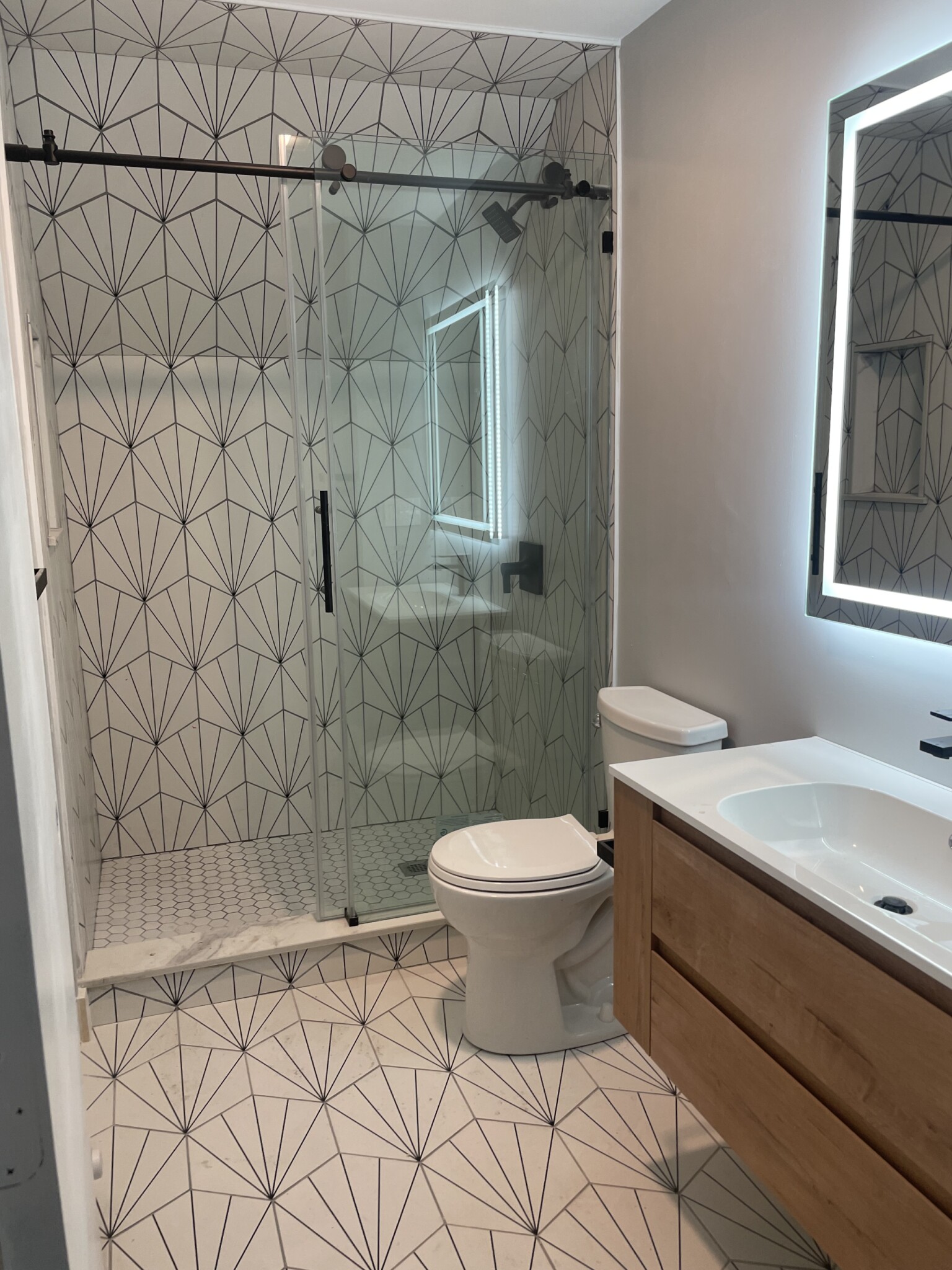 6 bed, 3 bath apartment for rent at 344 Summer St Unit 2R, Davis Square — photo 8 of 9