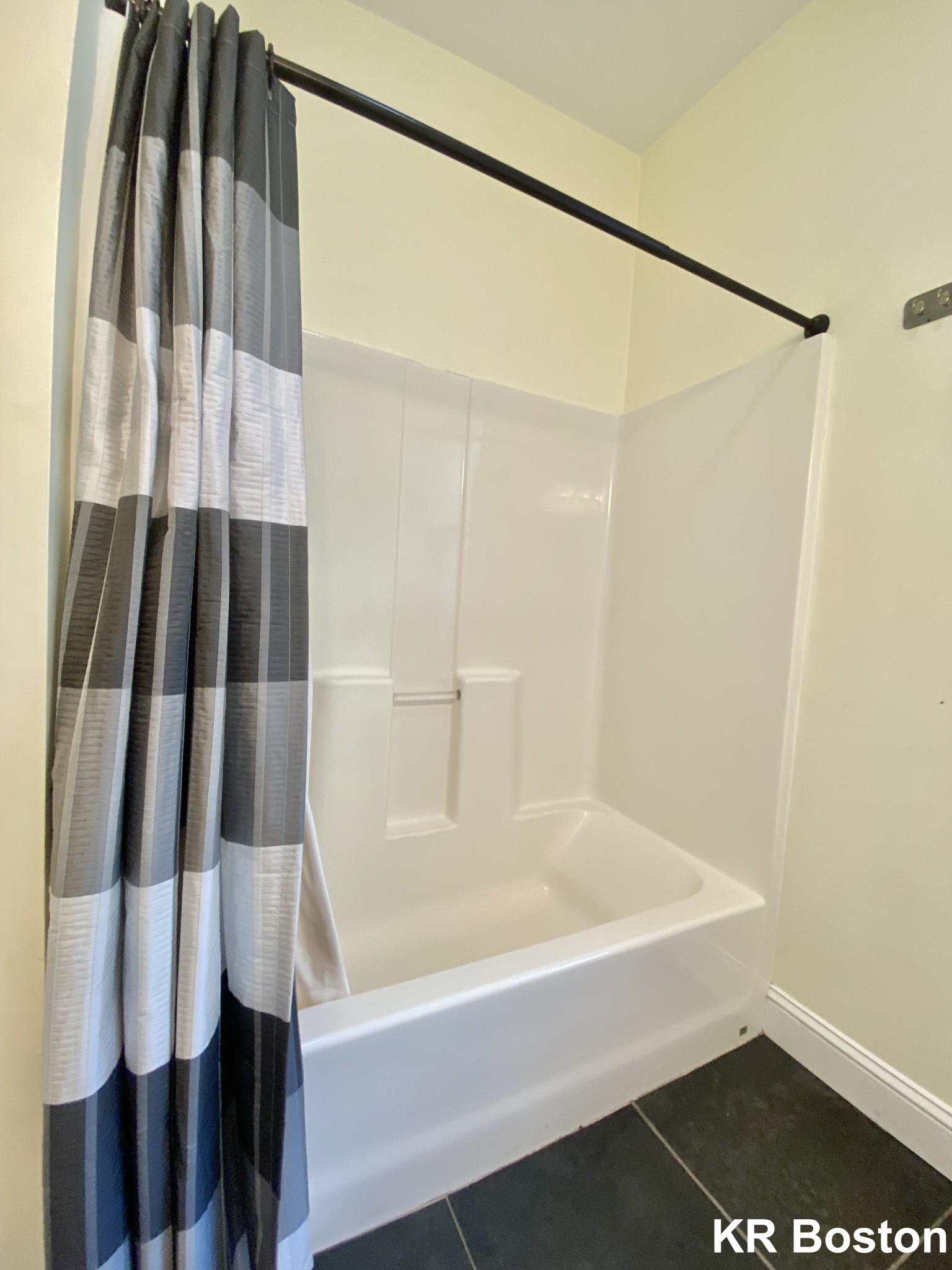 4 bed, 2 bath apartment for rent at 2 Wadsworth St Unit 2, Allston — photo 4 of 9