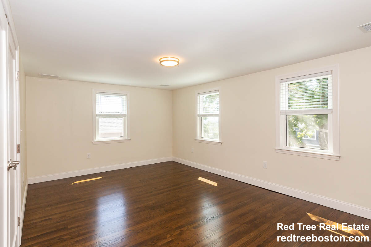 77 Rock Glen Rd, Medford