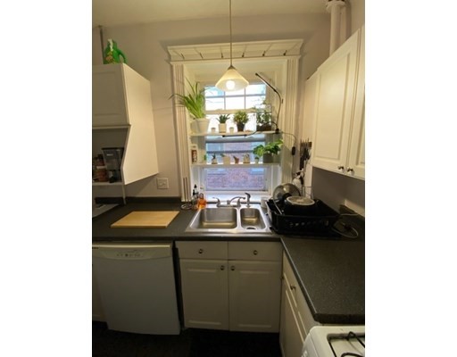 1 bed, 1 bath apartment for rent at 31 Queensberry St Unit 8, Fenway — photo 2 of 4