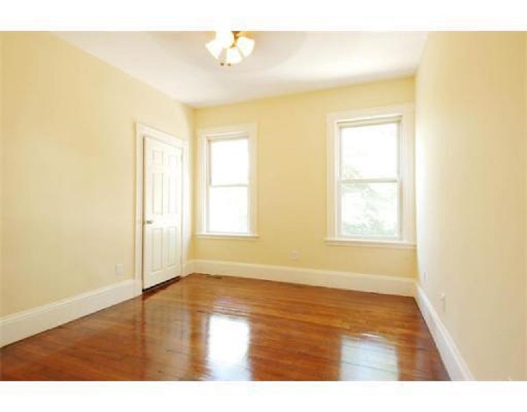 6 bed, 2 bath apartment for rent at 19 Park Hill Ave Unit 3, Mission Hill — photo 12 of 14