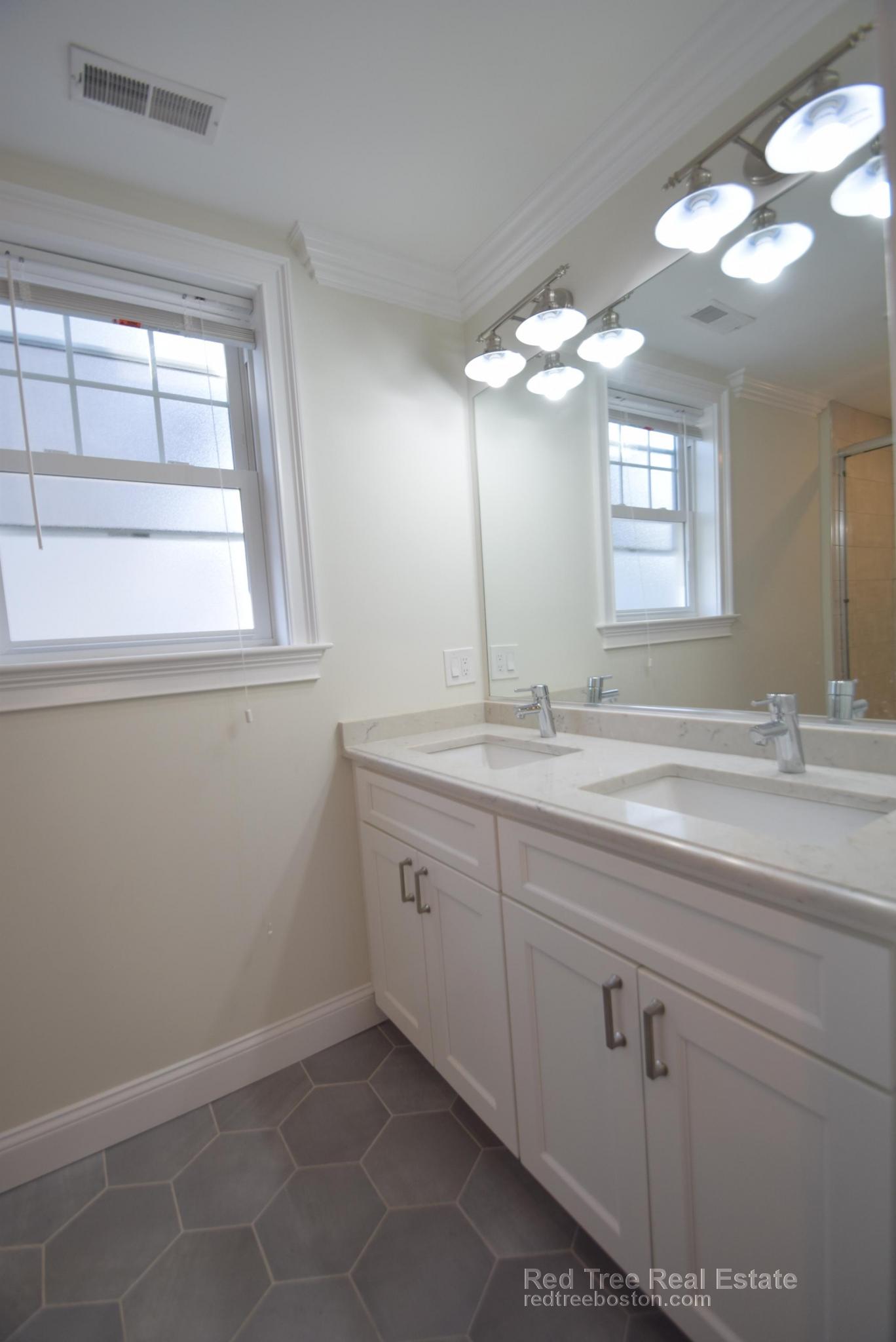 5 bed, 1.5 bath apartment for rent at 490 Washington St Unit RFR, Brighton — photo 7 of 24