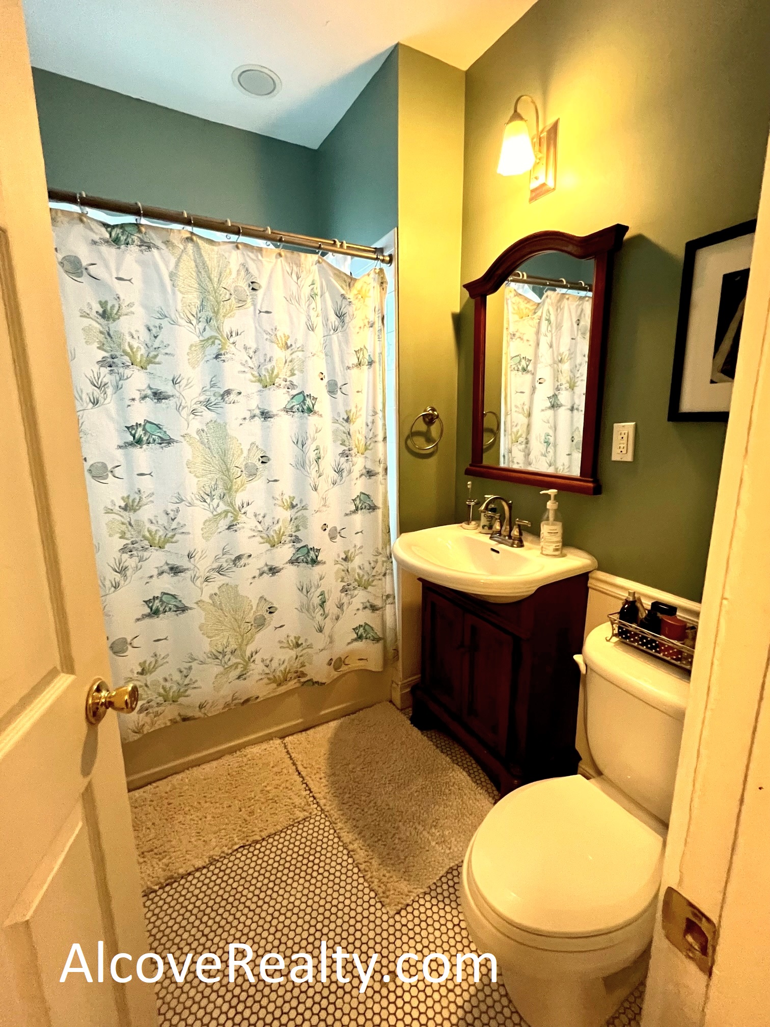 2 bed, 1 bath apartment for rent at 34 Aberdeen Rd Unit 1, Davis Square — photo 9 of 10