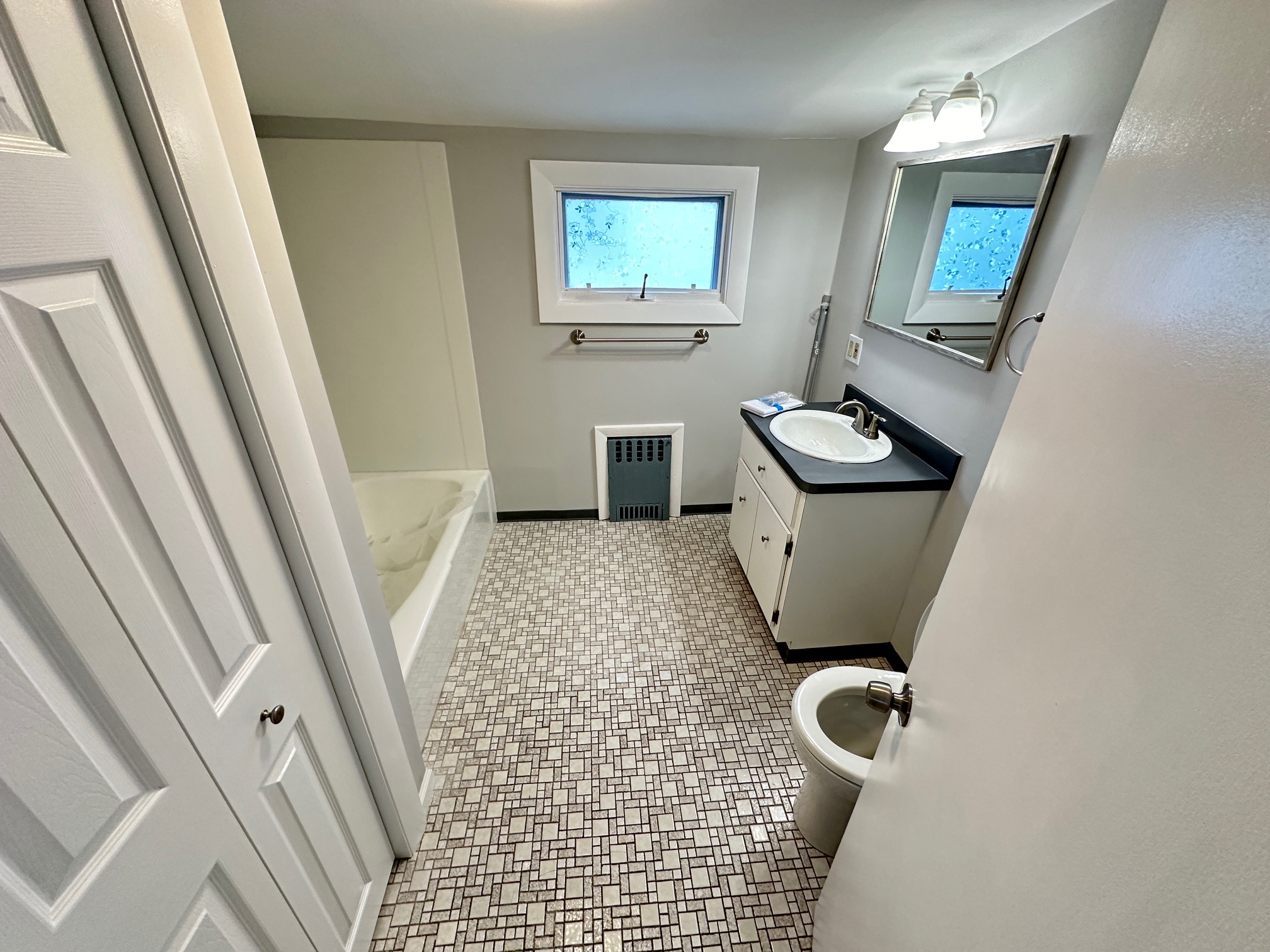 2 bed, 1 bath apartment for rent at 15 Pearl Ave Unit 2, Winthrop — photo 9 of 13