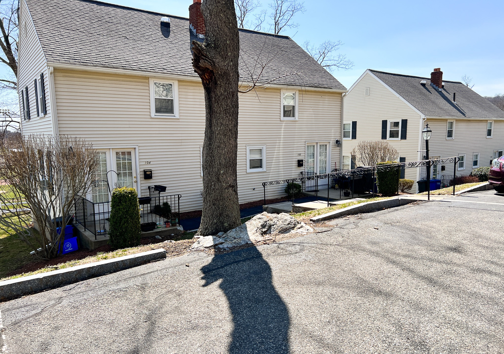 2.5 bed, 1 bath apartment for rent at 104 Forest St Unit 1, Arlington — photo 9 of 9