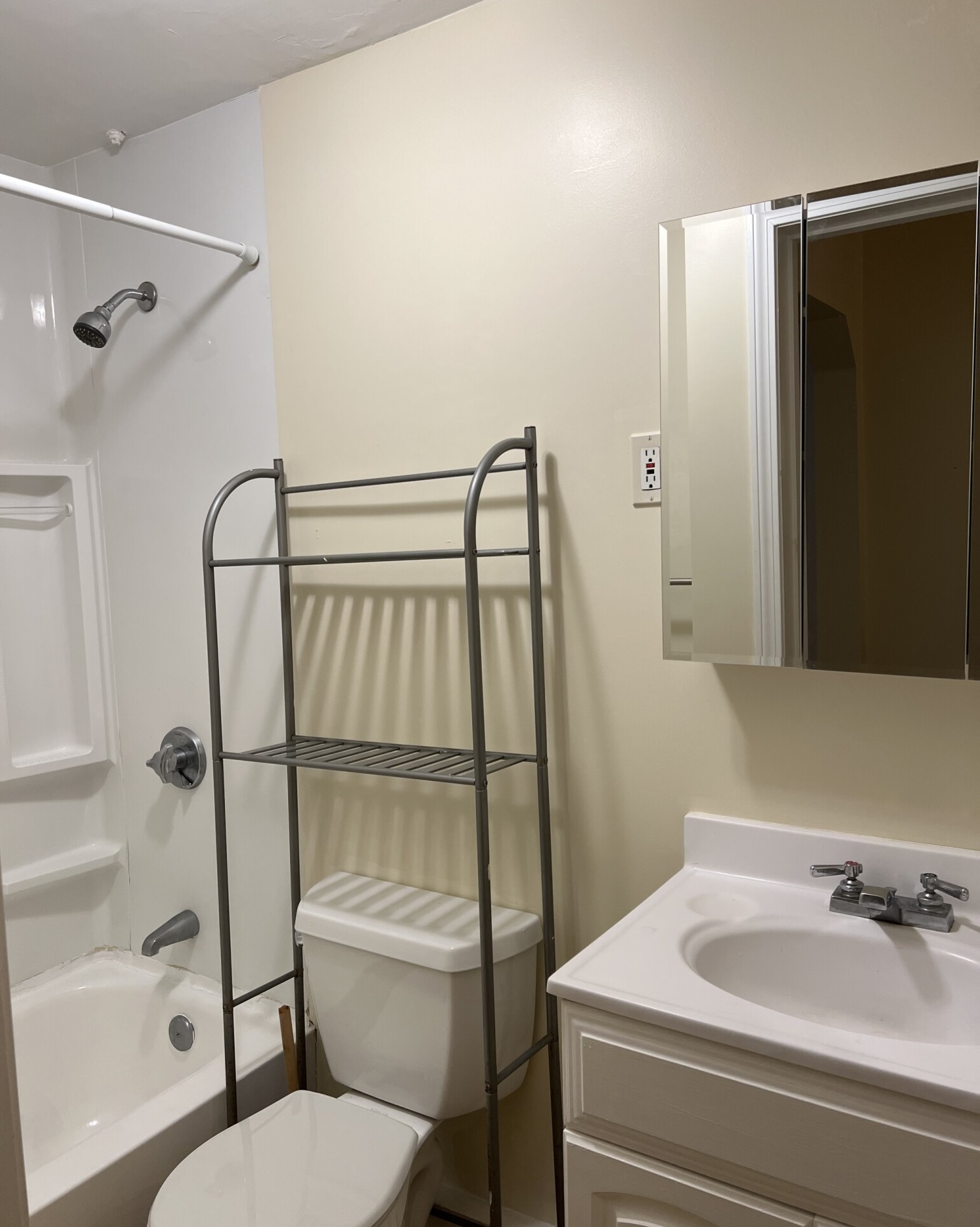 2 bed, 1 bath apartment for rent at 82 Hampshire St Unit 3T, The Port — photo 9 of 12