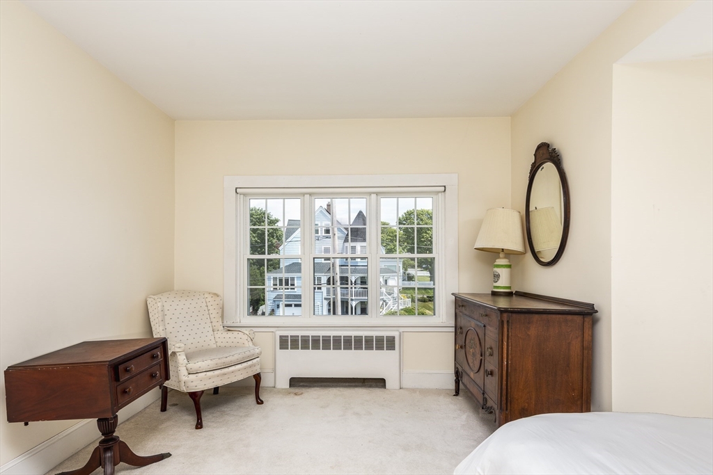 4 Spray Ave, Marblehead