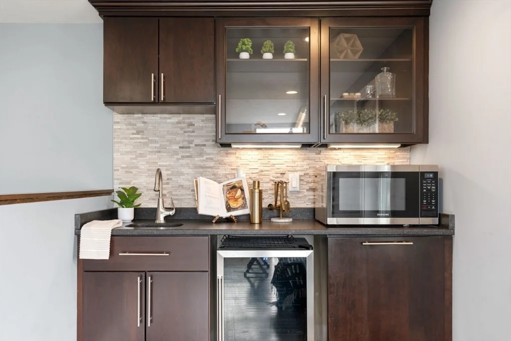 12 Mohawk St, South Boston