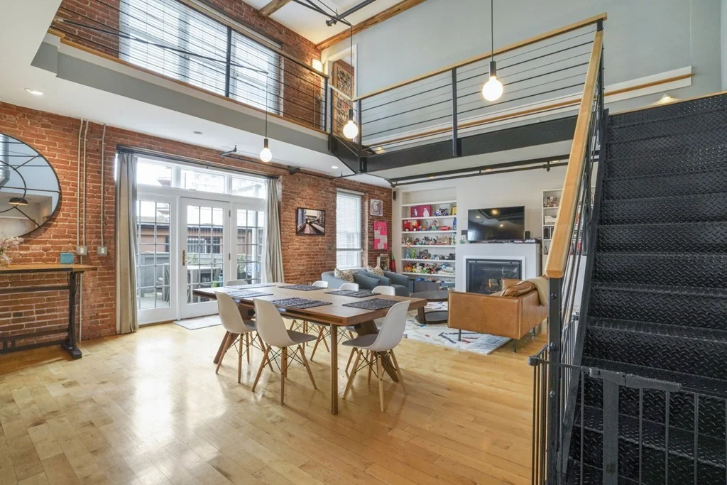 8 Newcomb, Roxbury