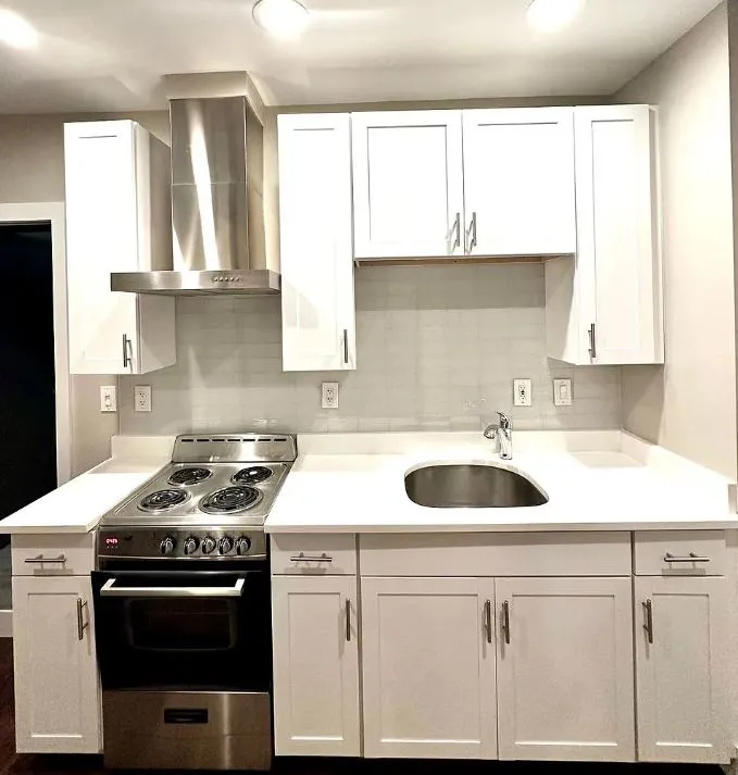 656 Saratoga St, East Boston