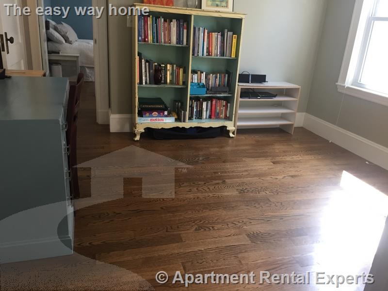 33 Irvington Rd, Tufts