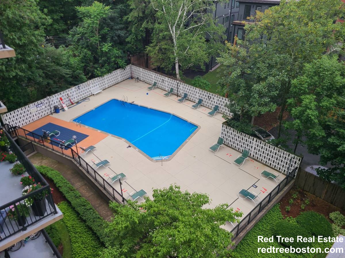 101 Monmouth St, Longwood