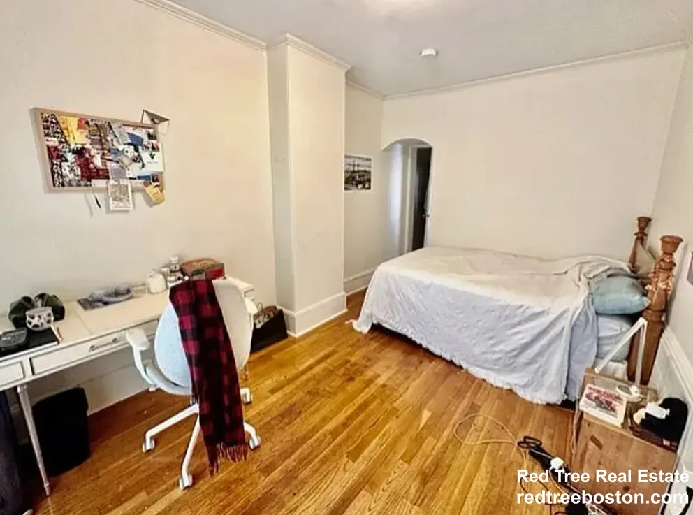 912 Beacon St, Fenway