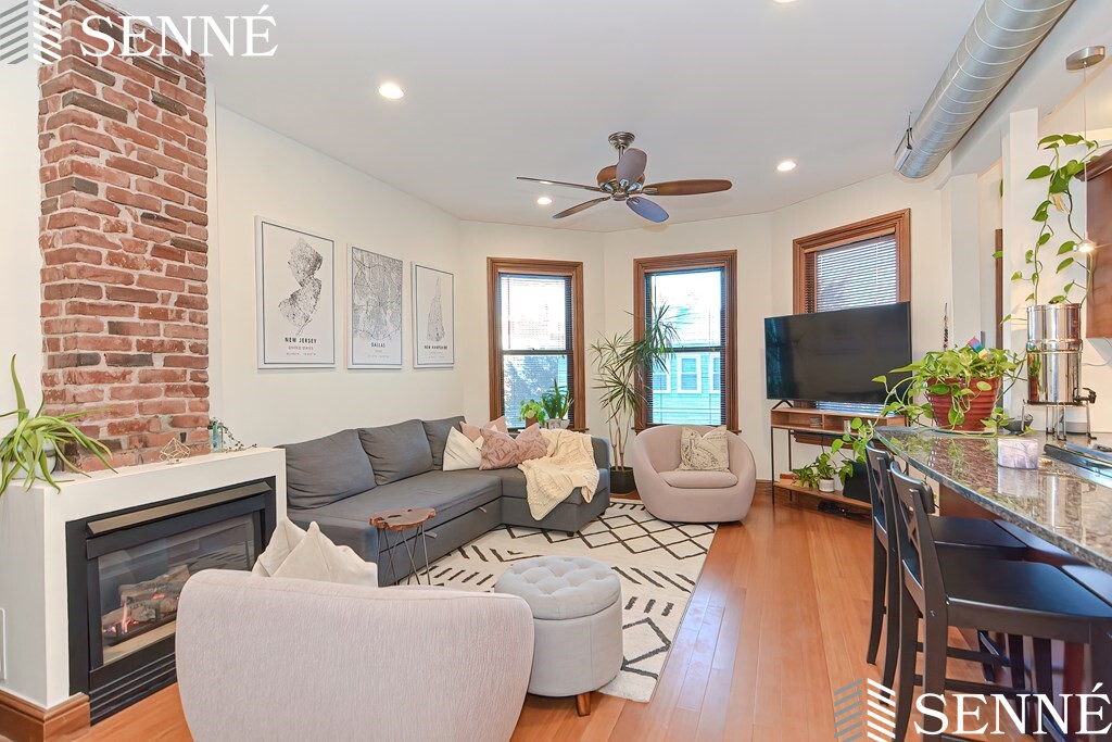 176 Hillside St, Mission Hill