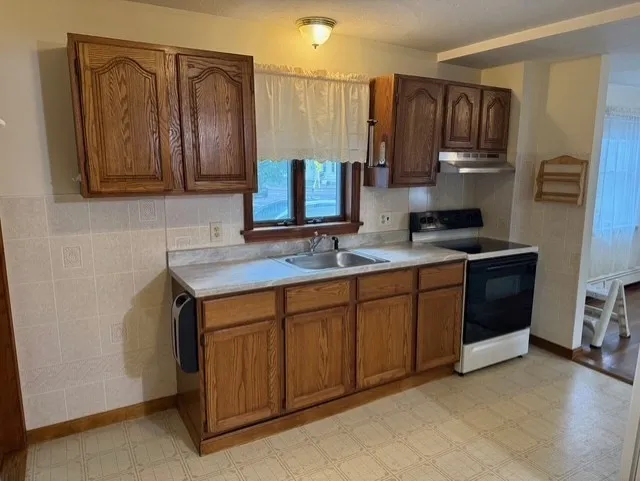 294 Pond St, Braintree