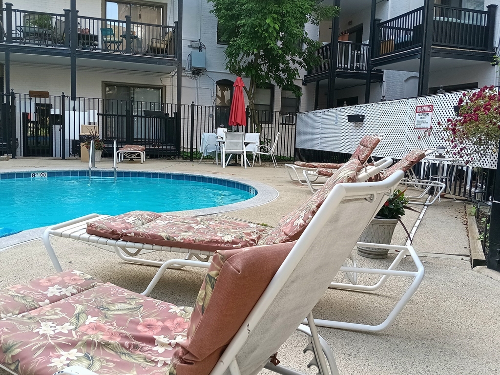 4 Commonwealth Ct, Brighton