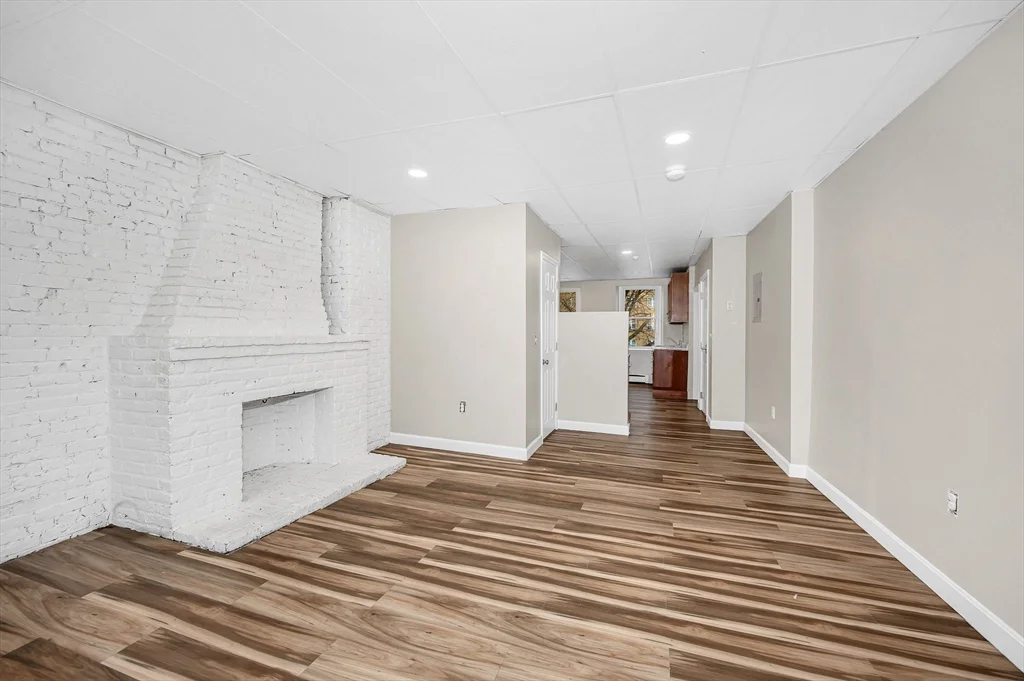 114 Appleton St, Lowell