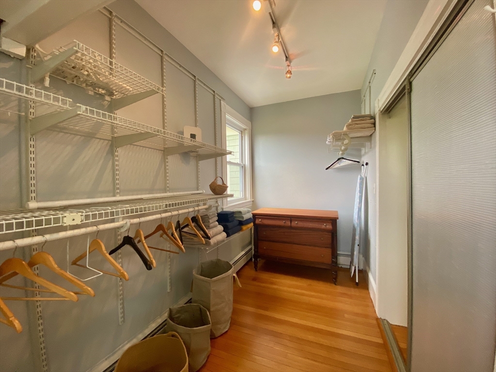 90 Robbins Rd, Arlington Heights