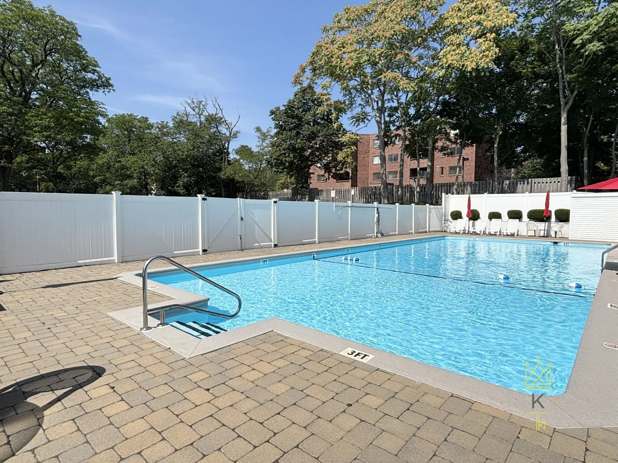 50 Green St, North Brookline