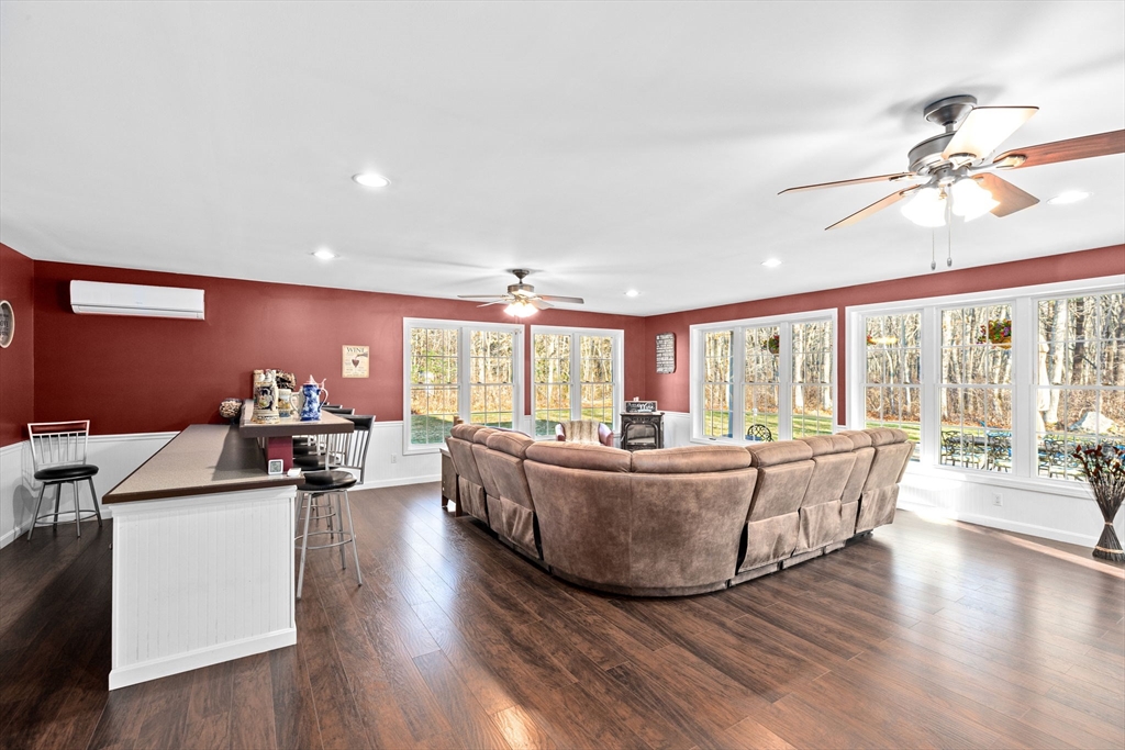 13 King Philip Way, East Freetown