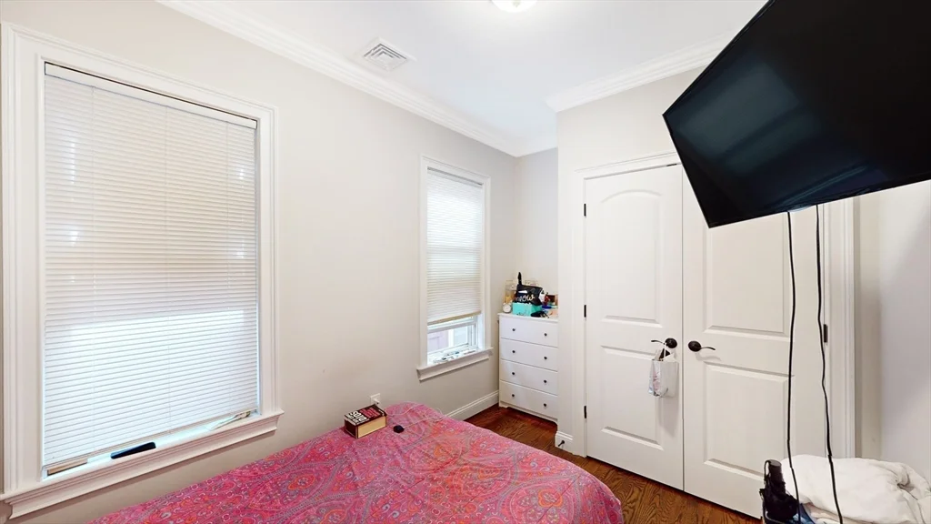 101 Chelsea St, East Boston