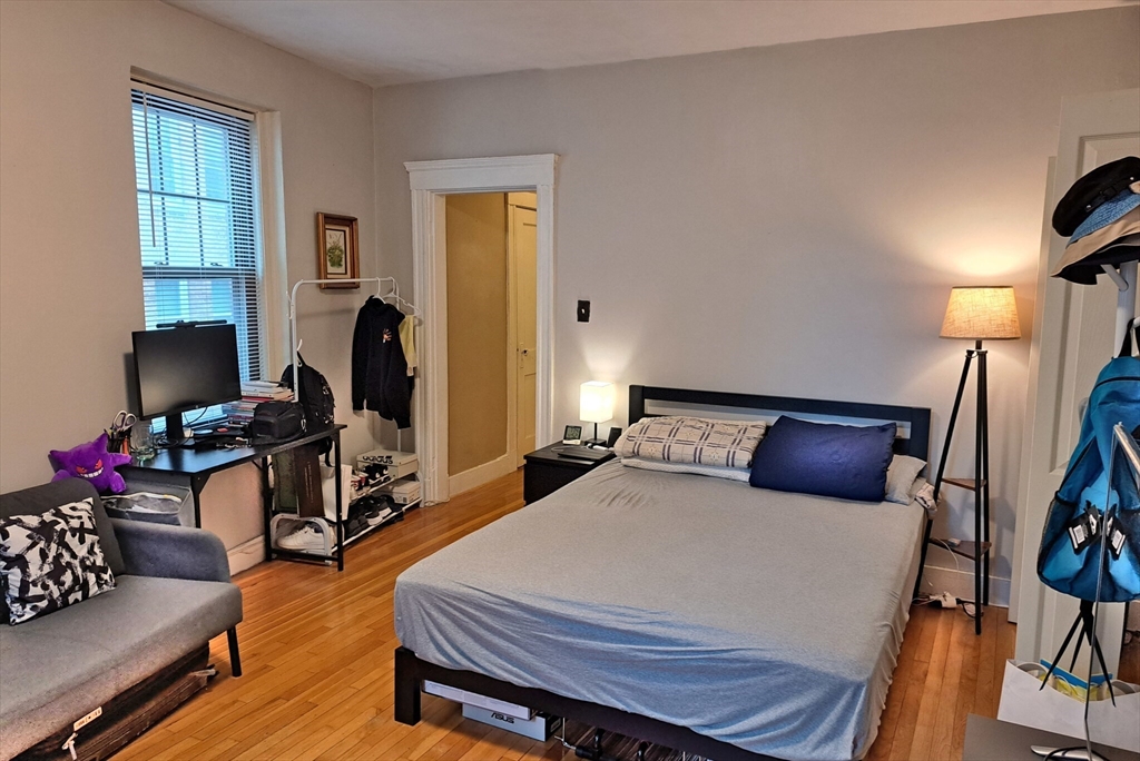 64 Queensberry St, Fenway