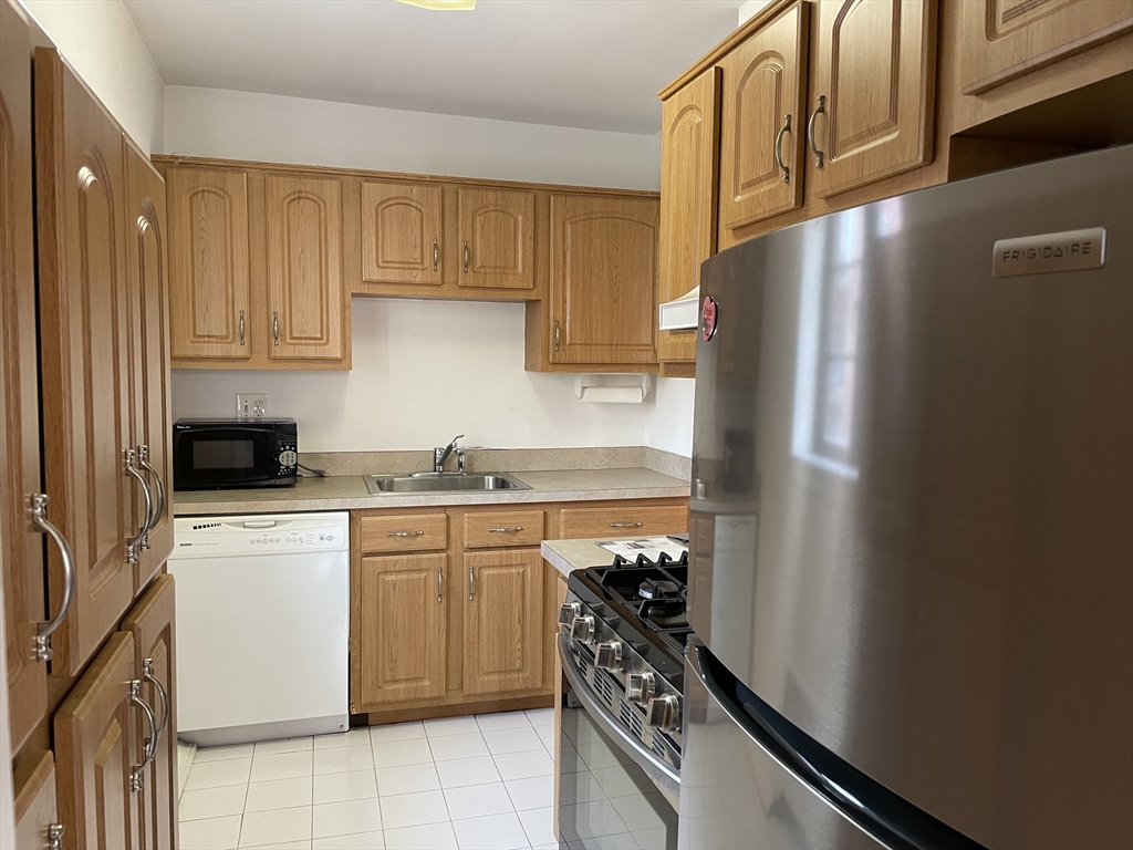 79 Sutherland, Brighton