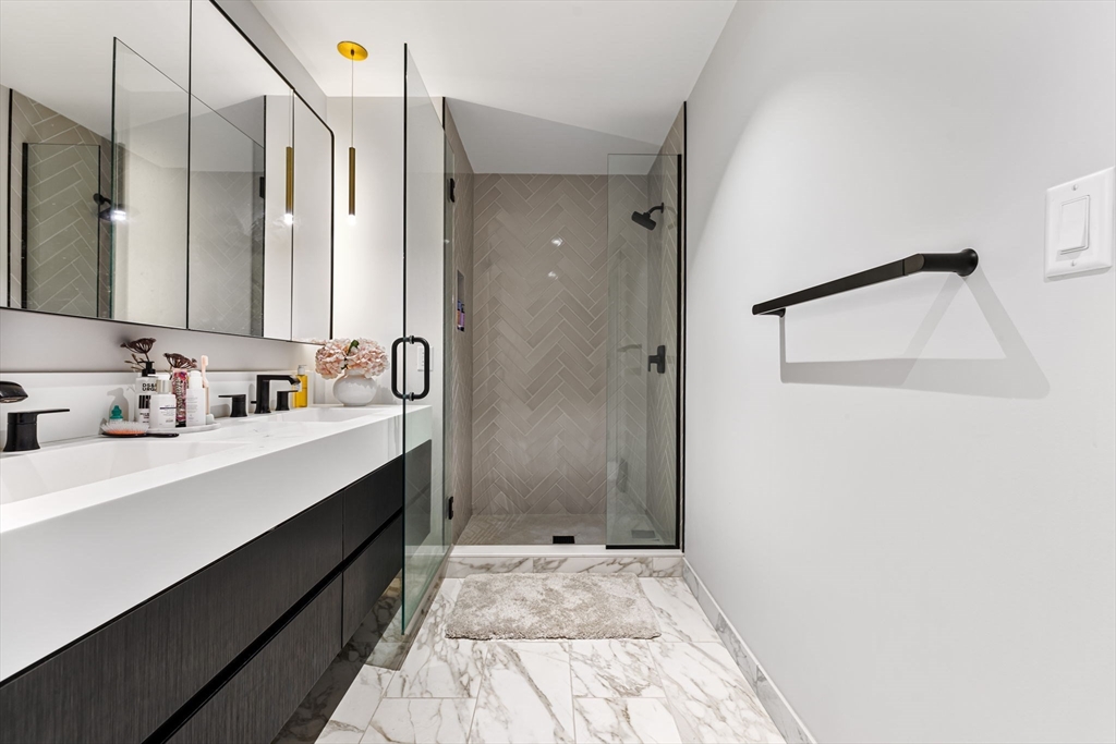 55 Lagrange, Downtown