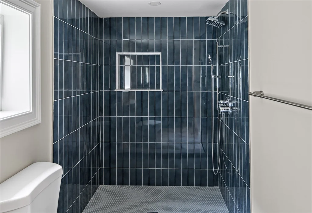 206 Byron St, East Boston