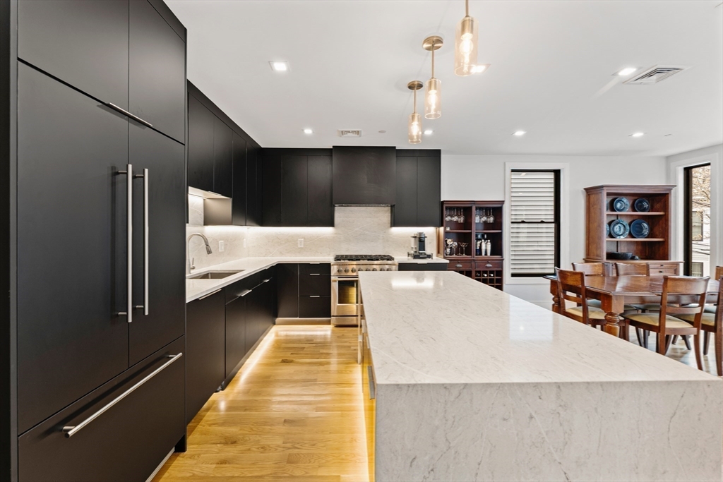 8 Mercer St, South Boston