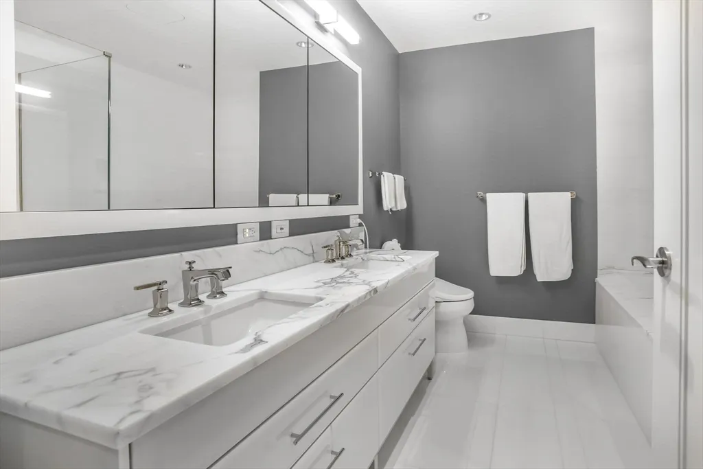 22 Liberty Dr, Seaport District