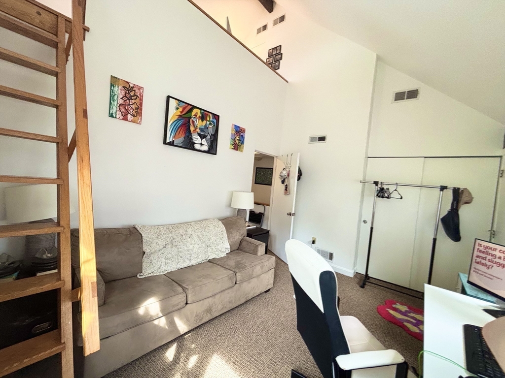 125 Governor Winthrop, Ten Hills