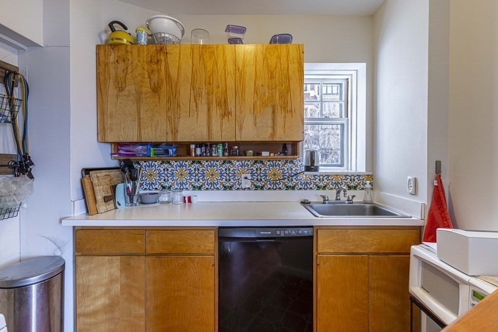 993 Memorial Dr, Cambridge