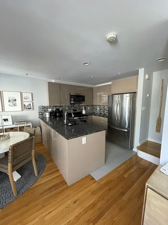 595 Putnam Ave, Cambridgeport