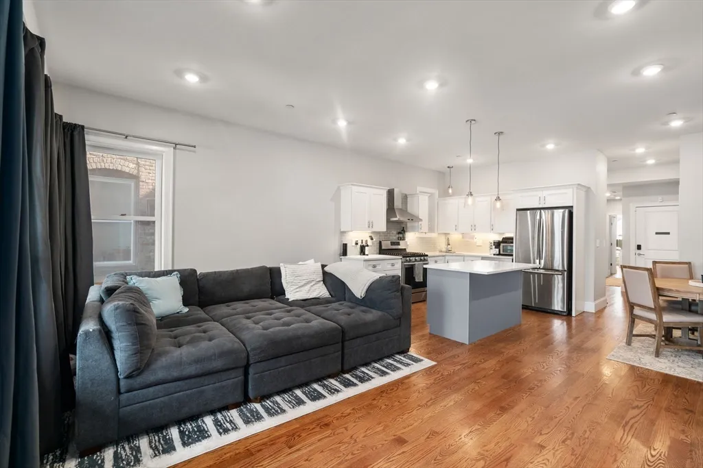 338 Meridian St, Central Square