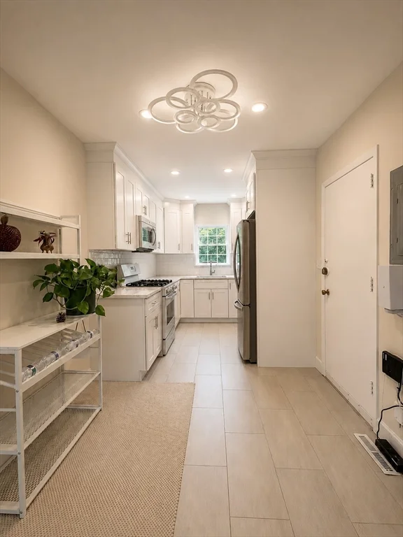 30 Lake Shore Ct, Brighton