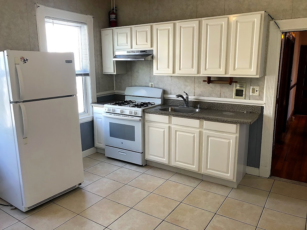 3 bed, 1 bath apartment for rent at 30 Litchfield St Unit 3, Brighton — photo 1 of 4