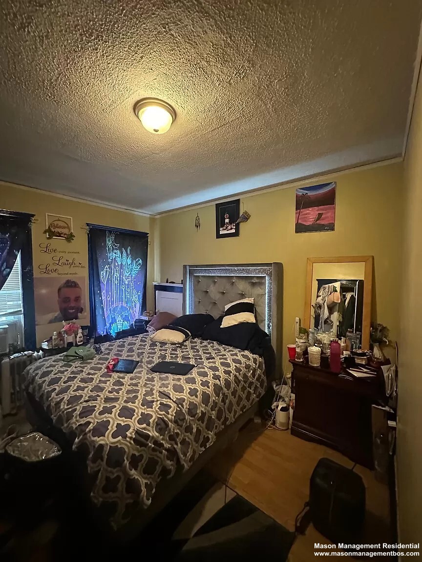 4 bed, 1 bath apartment for rent at 4379 Washington St Unit 1, Roslindale — photo 6 of 10