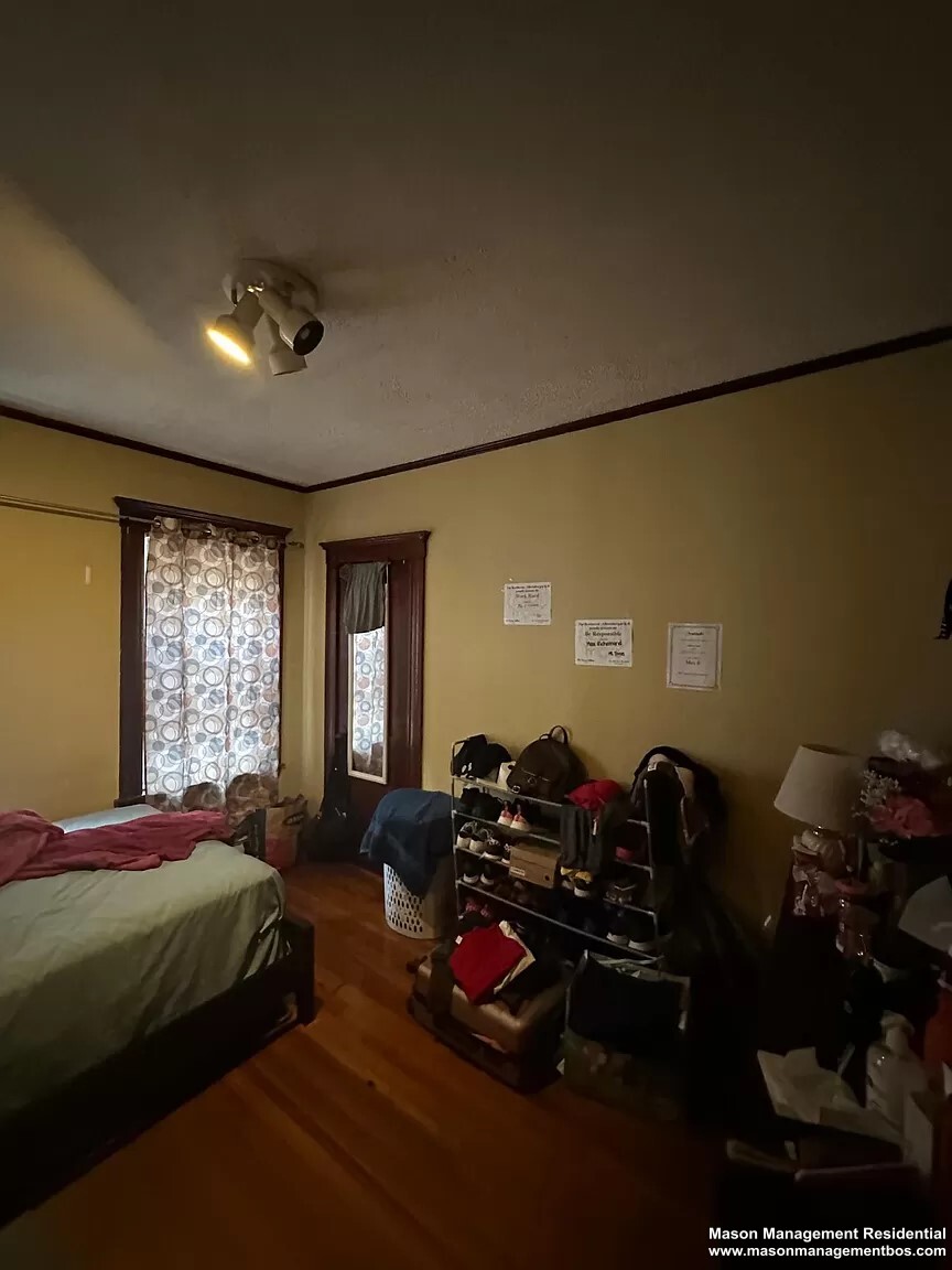 4 bed, 1 bath apartment for rent at 4379 Washington St Unit 1, Roslindale — photo 5 of 10