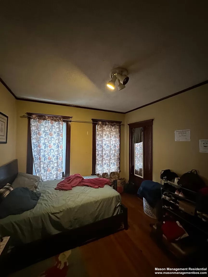4 bed, 1 bath apartment for rent at 4379 Washington St Unit 1, Roslindale — photo 7 of 10