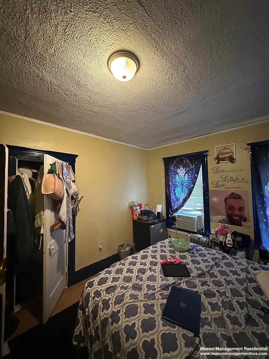 4 bed, 1 bath apartment for rent at 4379 Washington St Unit 1, Roslindale — photo 4 of 10