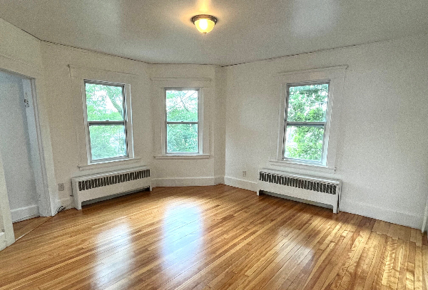 436 Waverley Oaks Rd, North Waltham