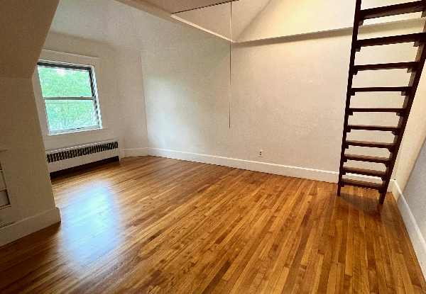 436 Waverley Oaks Rd, North Waltham