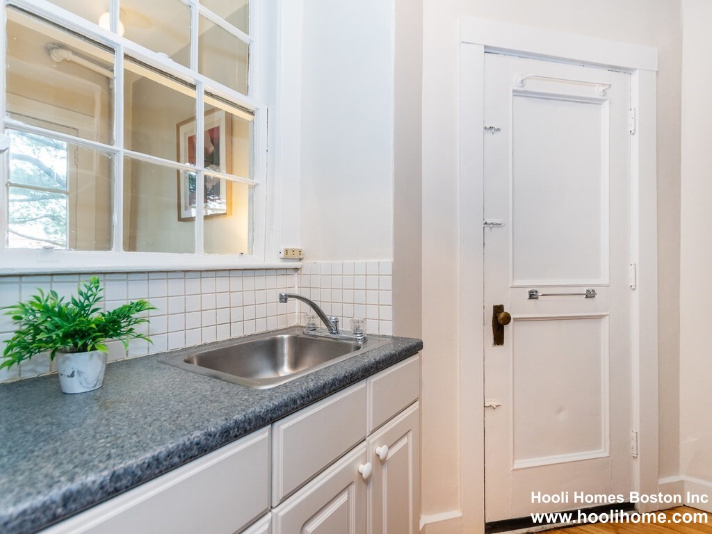 21 Chauncy St, Neighborhood Nine