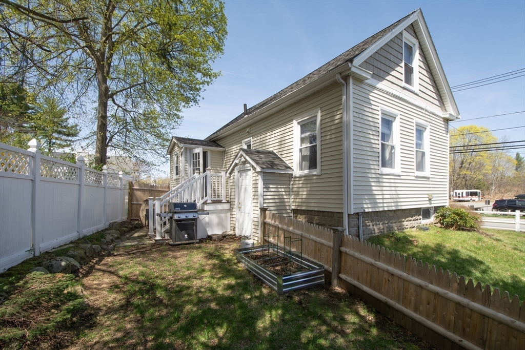 10 Hollis St, South Weymouth
