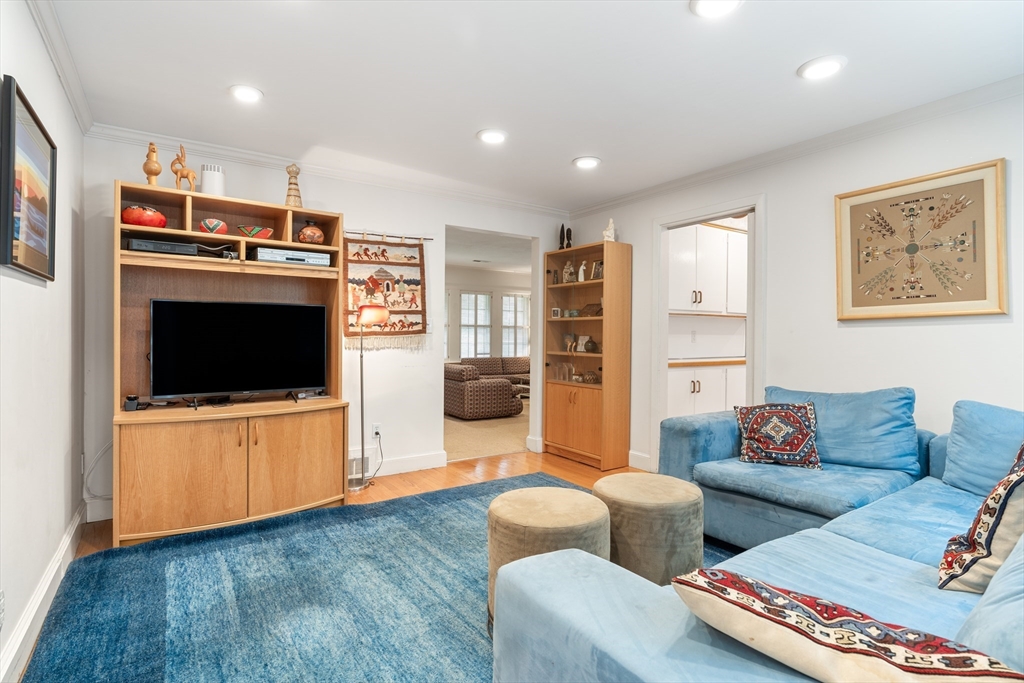 140 Paulson Rd, Waban