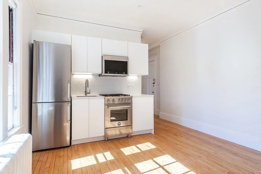 1572 Massachusetts Ave, Neighborhood Nine