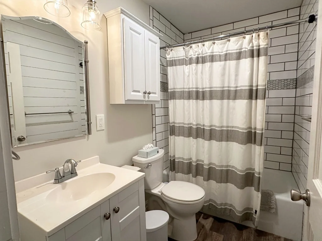 5 Pirate's Ln, East Gloucester